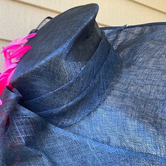 Gorgeous Derby Hat Flax Black W/Fuchsia Feathers - Picture 5 of 15